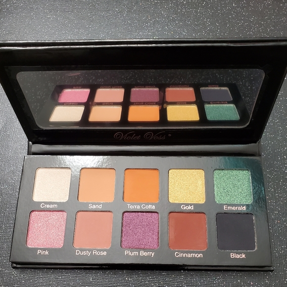 Violet Voss Other - Violet Voss Essentials Eye Shadow Palette